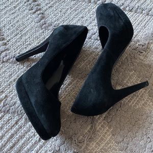 BCBG black suede 6.5 shoes